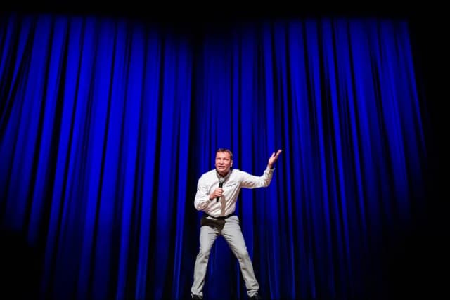 Tomasz Jachimek stand up - nadchodzące występy i bilety dostępne teraz Tomasz Jachimek stand up - nadchodzące występy i bilety dostępne teraz