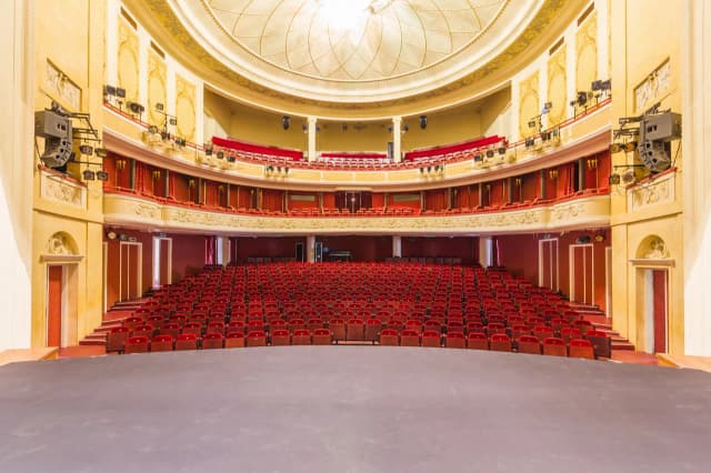 Teatr Polski w Warszawie: Historia, spektakle i wyjątkowe wydarzenia Teatr Polski w Warszawie: Historia, spektakle i wyjątkowe wydarzenia