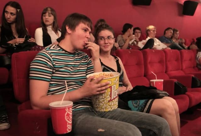 Czy w teatrze można jeść? Oto zasady i etykieta dotycząca jedzenia Czy w teatrze można jeść? Oto zasady i etykieta dotycząca jedzenia