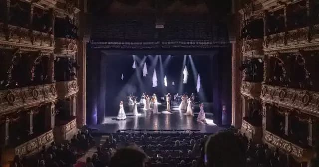 Teatr co warto zobaczyć: najciekawsze premiery i spektakle w Krakowie i Warszawie Teatr co warto zobaczyć: najciekawsze premiery i spektakle w Krakowie i Warszawie