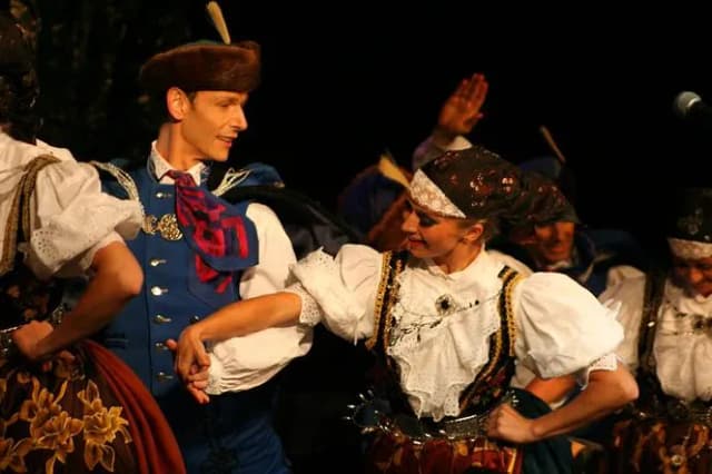 Cieszyński kabaret: odkryj najlepsze grupy i nadchodzące występy Cieszyński kabaret: odkryj najlepsze grupy i nadchodzące występy