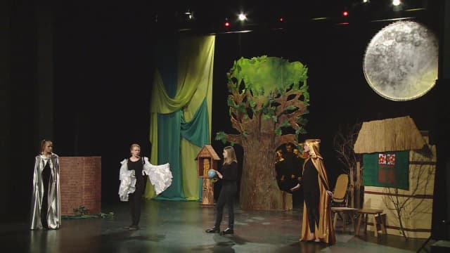 Najlepsze spektakle teatralne, które musisz zobaczyć w tym sezonie Najlepsze spektakle teatralne, które musisz zobaczyć w tym sezonie