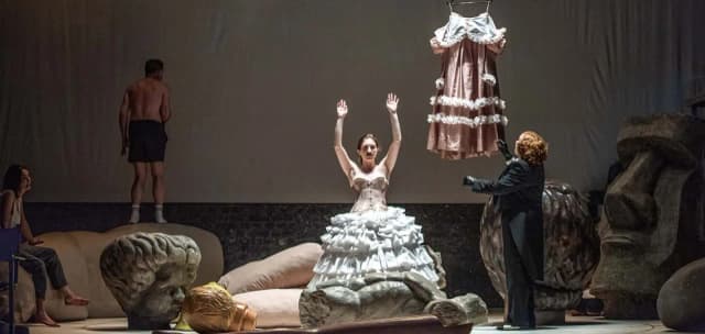 W co się ubrać do teatru, aby wyglądać elegancko i czuć się komfortowo W co się ubrać do teatru, aby wyglądać elegancko i czuć się komfortowo